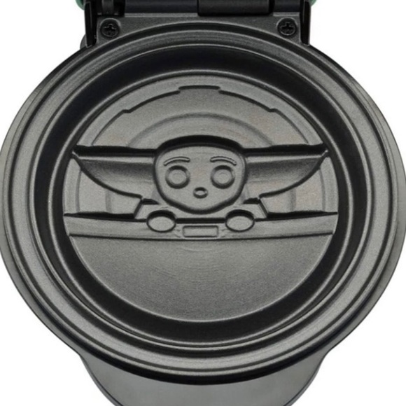 Star Wars “the child” mini waffle maker - Picture 5 of 6